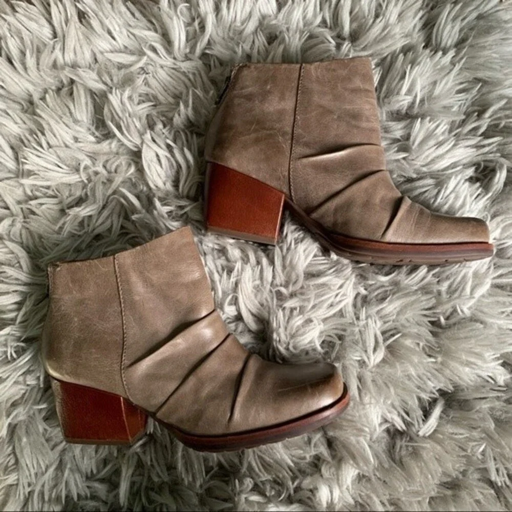 Kork Ease Kissel leather block heel ankle booties women's shoe size 6